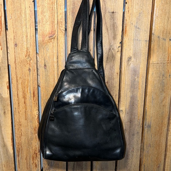 Perlina  Black Leather Backpack - Picture 7 of 9
